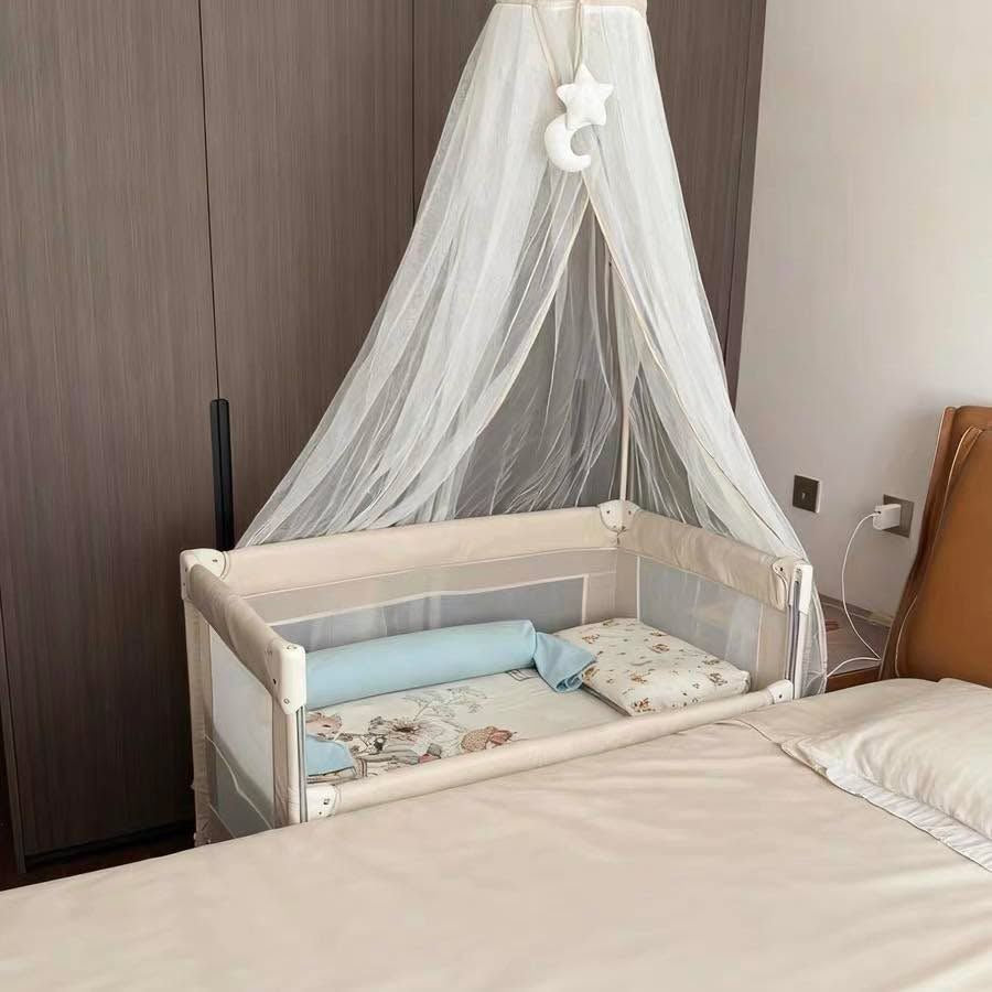 Portable baby crib  playpen with wheels and mosquito net.